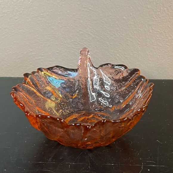 Blenko glass cranberry textured cabbage leaf bowl - Picture 7 of 10